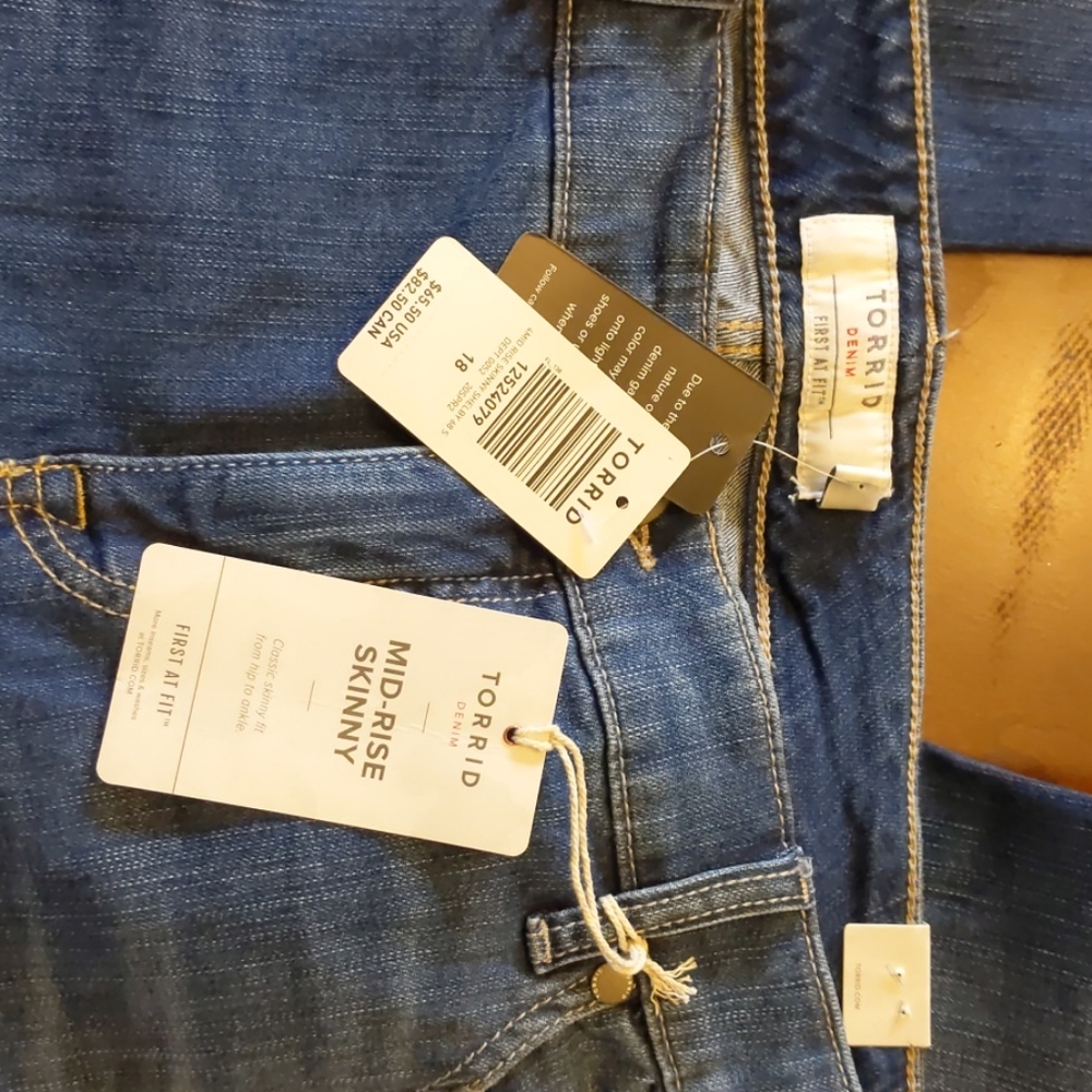 Torrid mid rise skinny jeans size 18